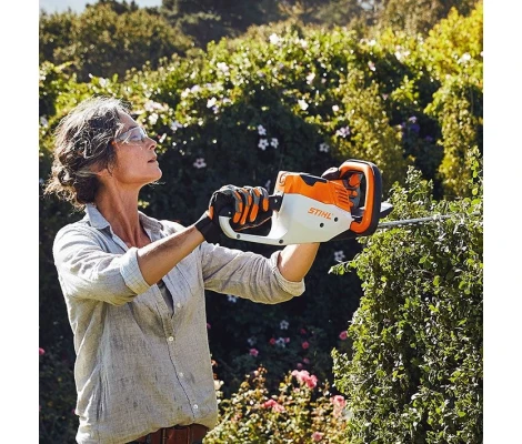 STIHL Cortasetos HSA 56 Con Batería AK 10 y Cargador AL 101