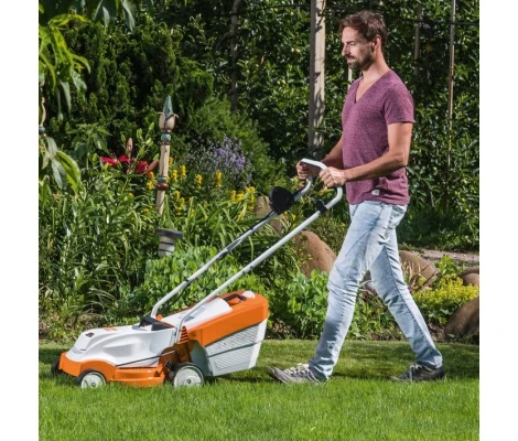 STIHL Cortacésped Batería RMA 235.1 Con Batería AK 20 y Cargador AL 101