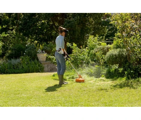 STIHL Cortabordes FSA 60 R Con Batería AK 20 y Cargador AL 101