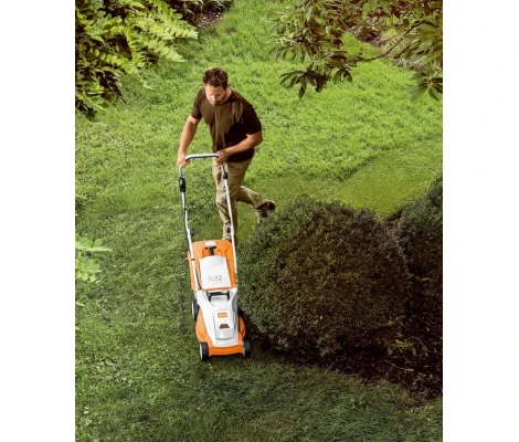 STIHL Cortacésped Batería RMA 235.1 Con Batería AK 30 y Cargador AL 101