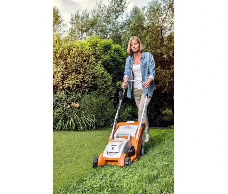 STIHL Cortacésped RMA 339.0 Batería AK 20 y Cargador AL 101