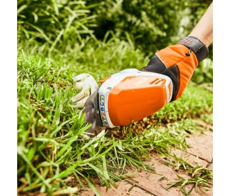 STIHLCortasetos HSA 26 Con Batería AS 2 y Cargador AL 1