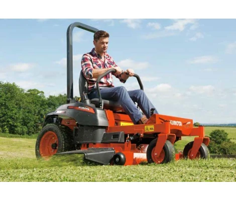 Segadora Kubota Z122R