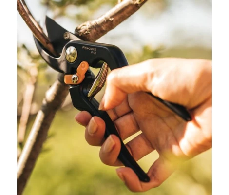 Fiskars Tijera De Podar Solid P131