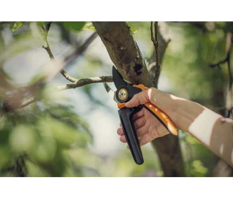 Fiskars Tijera De Podar Cuchilla Bypass PX94 L 1023628