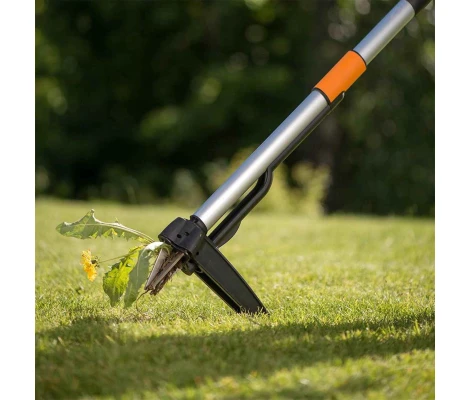 Fiskars Extractor De Malas Hierbas Telescópica SmartFit ™ 4 Dientes
